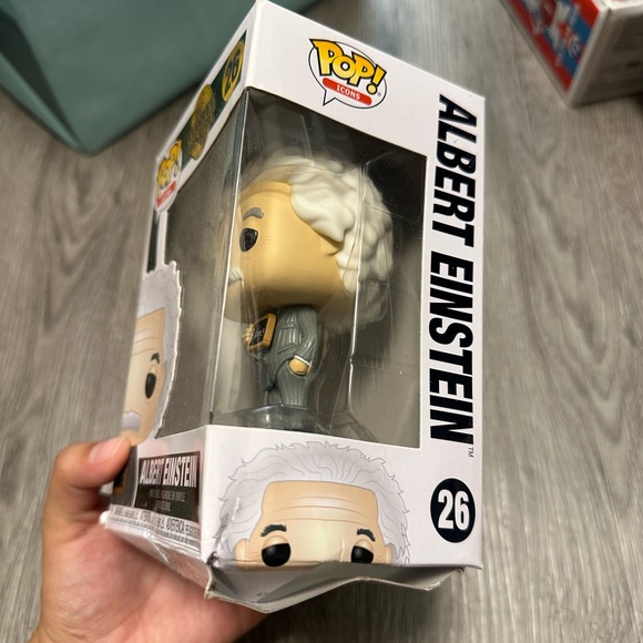 Albert Einstein Funko Pop - Picture 5 of 5